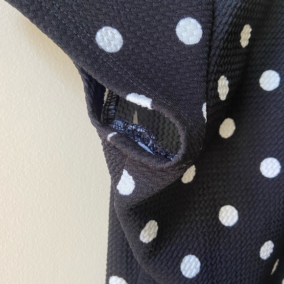 Polka dot short sleeve top with keyhole - Picture 5 of 8